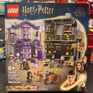 LEGO Harry Potter Wizarding Shops Set - Purple, Black, Gray
